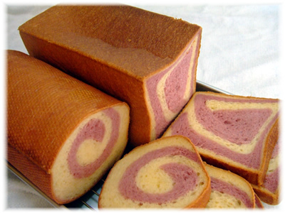 紫芋とハニーミルクの渦巻パン